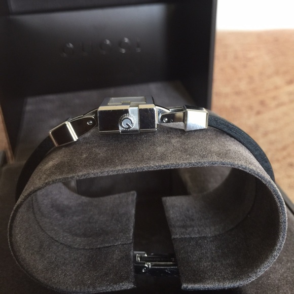 🎉HP🎉 $1,795 Gucci Diamond Stainless Steel Watch - Picture 8 of 8